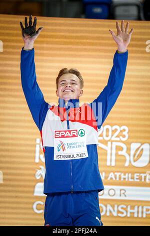 ISTANBUL, TÜRKEI - 05. MÄRZ: Sondre Guttormsen aus Norwegen reagiert während der Medaillenverleihung der Pole Vault Men während der europäischen Leichtathletik-Hallenmeisterschaft - Tag 3 am 5. März 2023 in Istanbul, Türkei. (Foto: Nikola Krstic/MB Media/Getty Images) Stockfoto