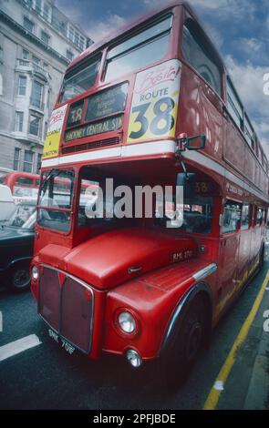 Route Master Double Decker Bus aus den 1950er Jahren, London, England Stockfoto