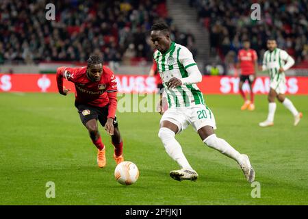 Budapest, Ungarn. 16h, März 2023. Adama Traore (20) von Ferencvaros während des Spiels der UEFA Europa League zwischen Ferencvaros und Bayer Leverkusen in der Groupama Arena in Budapest. (Foto: Gonzales Photo - Balazs Popal). Stockfoto