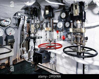 Druckventile auf HMS Belfast Stockfoto