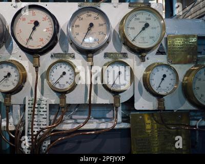 Druckventile auf HMS Belfast Stockfoto