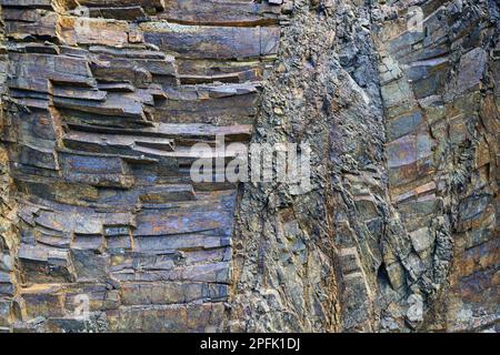 Vulkanische Schichten aus Basaltikfelsen, Bergdorf, Masca, Teno, Teneriffa, Kanarische Inseln, Spanien Stockfoto