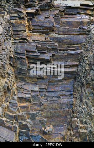 Vulkanische Schichten aus Basaltikfelsen, Bergdorf, Masca, Teno, Teneriffa, Kanarische Inseln, Spanien Stockfoto