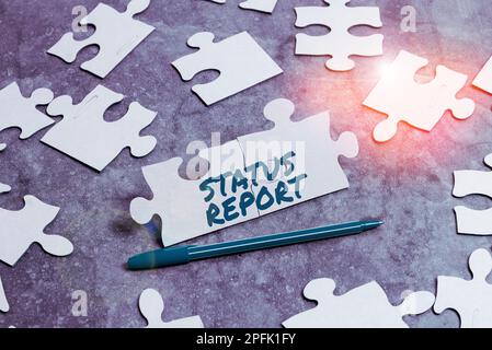 Inspiration mit Statusbericht für Vorzeichen. Konzeptfoto Update Zusammenfassung der Situationen in einem bestimmten Zeitraum Stockfoto