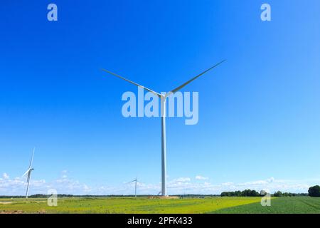 Neu gebaute Windgeneratoren Stockfoto