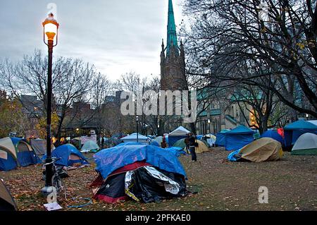 Toronto, Ontario/Kanada - 20. November 2011: Occupy Toronto war ein Protest und eine Demonstration mit Zelten in St. James Park. Stockfoto