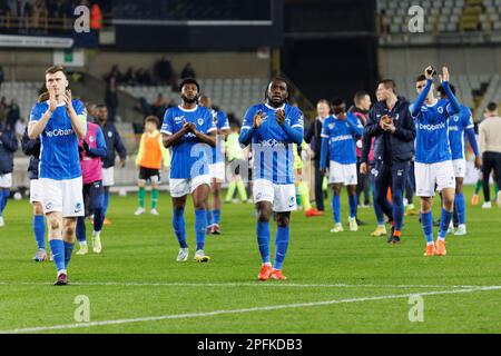 Genks Spieler wirken deprimiert nach einem Fußballspiel zwischen Cercle Brügge und KRC Genk, das am Freitag, den 17. März 2023 in Brügge, am 30. Tag der ersten Runde der belgischen Meisterschaft „Jupiler Pro League“ im Jahr 2022-2023 stattfand. BELGA FOTO KURT DESPLENTER Kredit: Belga News Agency/Alamy Live News Stockfoto