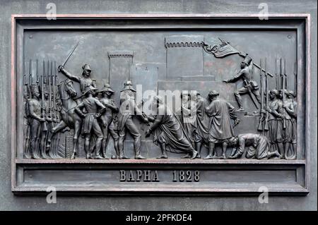 Relief am Fuße des Denkmals für Michail Vorontsov in Odesa, Ukraine. Stockfoto