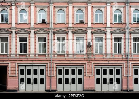 Alte Gebäudefassade in Kiew Ukraine Stockfoto