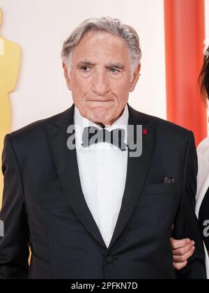 Los Angeles, USA. 12. März 2023. Judd Hirsch läuft auf dem roten Teppich bei den Academy Awards 95., die am 12. März 2023 von der Academy of Motion Picture Arts and Sciences im Dolby Theatre in Los Angeles, Kalifornien, verliehen werden. (Foto: Sthanlee B. Mirador/Sipa USA) Guthaben: SIPA USA/Alamy Live News Stockfoto