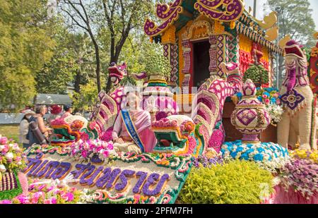 Blumenwagen, Chiang Mai Flower Festival Parade 2023 Thailand Stockfoto