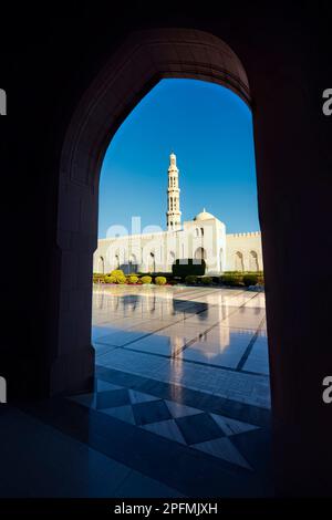 Minarett in der Sultan-Qaboos-Moschee, Muscat, Oman Stockfoto