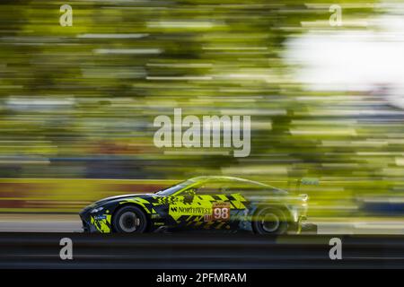 98 DALLA LANA Paul (CAN), THIIM Nicki (ink), Northwest AMR, Aston Martin Vantage AMR, Action während der 1000 km langen Sebring 2023, 1. Runde der FIA World Endurance Championship 2023, vom 15. Bis 17. März 2023 auf dem Sebring International Raceway in Sebring, Florida, USA - Foto: Julien Delfosse/DPPI Stockfoto