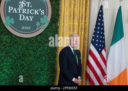 Washington, D.C. 17. März 2023. US-Präsident Joe Biden nimmt am 17. März 2023 an einer Präsentation und einem Empfang von Shamrock im Weißen Haus in Washington Teil. Kredit: Chris Kleponis/CNP/dpa/Alamy Live News Stockfoto