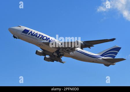 Tokio, Japan - 30. Dezember 2021: National Airlines Boeing 747-400BCF (N756CA) Frachter. Stockfoto