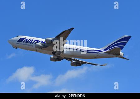 Tokio, Japan - 30. Dezember 2021: National Airlines Boeing 747-400BCF (N756CA) Frachter. Stockfoto