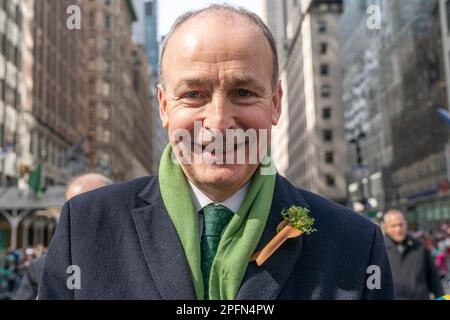 New York, Usa. 17. März 2023. Micheal Martin Tanaiste und Minister für auswärtige Angelegenheiten und Verteidigung besuchen das jährliche St. Patrick's Day Parade auf der 5. Avenue (Foto: Lev Radin/Pacific Press) Kredit: Pacific Press Media Production Corp./Alamy Live News Stockfoto