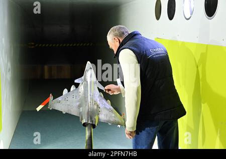 Modane Avrieux, Frankreich. 17. März 2023. Illustration und Ansicht von Ingenieuren im Zentrum ONERA Modane-Avrieux, Frankreich, am 17. März 2023. ONERA, eine weltweit einzigartige Konzentration von Testeinrichtungen und ein wichtiger Akteur in der Luft- und Raumfahrtforschung, das französische Luft- und Raumfahrtlabor. Foto: Tomas Stevens/ABACAPRESS.COM Kredit: Abaca Press/Alamy Live News Stockfoto