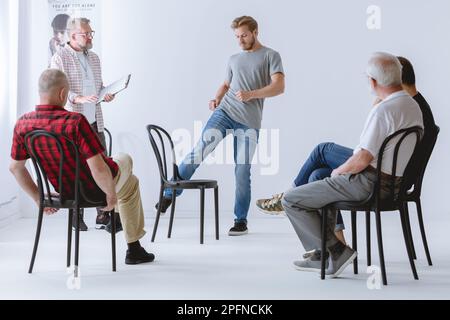 Men Supporting Men, Introduction to a Men’s Therapy Group Stockfoto