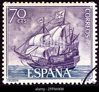 SPANIEN - CA. 1964: Ein in Spanien gedruckter Stempel des "spanischen Marineminers". Das Schiff zeigt Galleon, etwa 1964. Stockfoto