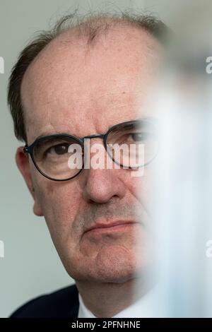 Marseille, Frankreich. 17. März 2023. Jean Castex, Vorstandsvorsitzender des öffentlichen Verkehrsunternehmens RATP und ehemaliger Premierminister, hält in Marseille eine Pressekonferenz als ehrenamtlicher Vorsitzender des Verbandes FACE (Fondation Agir Contre l'Exclusion). (Foto: Laurent Coust/SOPA Images/Sipa USA) Guthaben: SIPA USA/Alamy Live News Stockfoto