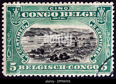 BELGISCHER KONGO - CA. 1915: Ein in belgischem Kongo gedruckter Stempel zeigt den Hafen von Matadi, ca. 1915. Stockfoto