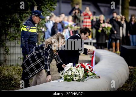 UTRECHT - Minister Dilan Yesilgoz (Justiz und Sicherheit) und Bürgermeister Sharon Dijksma anlässlich des Straßenbahnangriffs vom 18. März 2019. Während des Angriffs auf den 24. Octoberplein erschoss Gokmen T. vier Menschen in und um eine Expressbahn. ANP ROBIN VAN LONKHUIJSEN niederlande raus - belgien raus Stockfoto