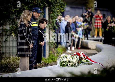 UTRECHT - Minister Dilan Yesilgoz (Justiz und Sicherheit) und Bürgermeister Sharon Dijksma anlässlich des Straßenbahnangriffs vom 18. März 2019. Während des Angriffs auf den 24. Octoberplein erschoss Gokmen T. vier Menschen in und um eine Expressbahn. ANP ROBIN VAN LONKHUIJSEN niederlande raus - belgien raus Stockfoto