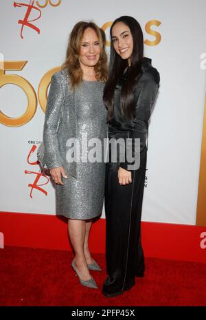 Los Angeles, Usa. 18. März 2023. Catherine Bach, Sophia Isabella Lopez, feiert am 17. März 2022 auf der Tageszeitung Nr. 1 des Dramas „The Young and the Restless“ 50 Jahre in Vibiana in Los Angeles, Kalifornien, USA. Foto: Fati Sadou/ABACAPRESS.COM Kredit: Abaca Press/Alamy Live News Stockfoto