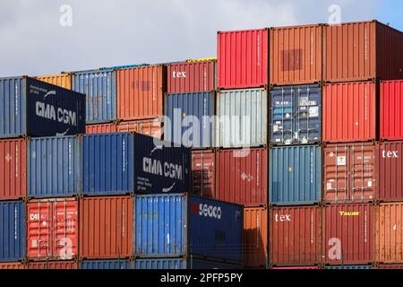 Duisburg, Nordrhein-Westfalen, Deutschland - Container im Hafen von Duisburg, Container Port, Duisport Logport, im Hafen von Duisburg am Rhein, Stockfoto