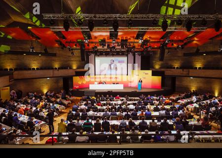 Ingolstadt, Deutschland. 18. März 2023. Martin Hagen, FDP-Staatsvorsitzender und oberster Kandidat der FDP für die bayerische Staatswahl 2023, spricht während der Parteikonferenz der FDP Bayern vor Delegierten. Kredit: Uwe Lein/dpa/Alamy Live News Stockfoto