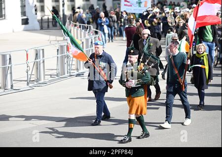 Wien, Österreich. 18. März 2023. St. Patrick's Day Parade durch die Wiener Innenstadt. Kredit: Franz Perc/Alamy Live News Stockfoto