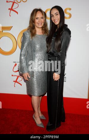 17. März 2023 - Los Angeles, Kalifornien - Catherine Bach, Sophia Isabella Lopez. Das #1 Drama „The Young and the Restless“ feiert 50 Jahre im Vibiana in Los Angeles. (Kreditbild: © FS/AdMedia via ZUMA Press Wire) NUR REDAKTIONELLE VERWENDUNG! Nicht für den kommerziellen GEBRAUCH! Stockfoto