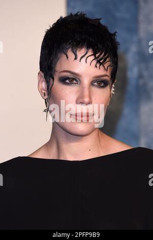 12. März 2023, Beverly Hills, CA, USA: LOS ANGELES - 12. MÄRZ: Halsey bei der 2023 Vanity Fair Oscar Party im Wallis Annenberg Center for the Performing Arts am 12. März 2023 in Beverly Hills, CA (Kreditbild: © Kay Blake/ZUMA Press Wire) NUR REDAKTIONELLE VERWENDUNG! Nicht für den kommerziellen GEBRAUCH! Stockfoto