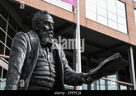 Birmingham, Großbritannien. 18. März 2023. Statue von William McGregor vor dem Premier League-Spiel Aston Villa vs Bournemouth im Villa Park, Birmingham, Großbritannien, 18. März 2023 (Foto von Ben Roberts/News Images) in Birmingham, Großbritannien, am 3./18. März 2023. (Foto: Ben Roberts/News Images/Sipa USA) Guthaben: SIPA USA/Alamy Live News Stockfoto