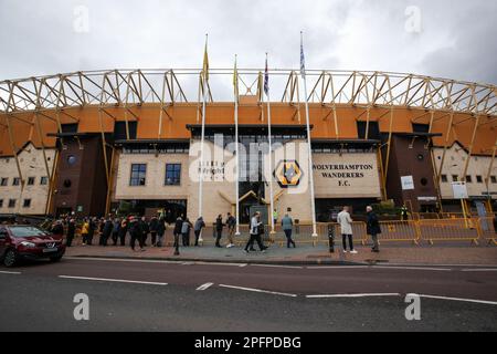 Allgemeiner Blick vor dem Molineux Stadium vor dem Premier League-Spiel Wolverhampton Wanderers vs Leeds United in Molineux, Wolverhampton, Großbritannien, 18. März 2023 (Foto: James Heaton/News Images) Stockfoto