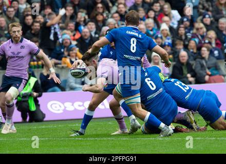 18. März 2023: Guinness Six Nations 2023. Blair Kinghorn aus Schottland erzielt den dritten Versuch während der schottischen gegen Italien, BT Murrayfield, Edinburgh. Kredit: Ian Rutherford Alamy Live News Stockfoto