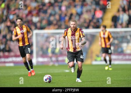 Adam Clayton von Bradford City während des Spiels der Sky Bet League 2 zwischen Bradford City und Hartlepool United im University of Bradford Stadium, Bradford, am Samstag, den 18. März 2023. (Foto: Scott Llewellyn | MI News) Guthaben: MI News & Sport /Alamy Live News Stockfoto