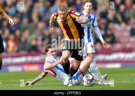 Adam Clayton von Bradford City während des Spiels der Sky Bet League 2 zwischen Bradford City und Hartlepool United im University of Bradford Stadium, Bradford, am Samstag, den 18. März 2023. (Foto: Scott Llewellyn | MI News) Guthaben: MI News & Sport /Alamy Live News Stockfoto