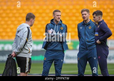 Daniel Bentley #25 von Wolverhampton Wanderers trifft vor dem Premier League-Spiel Wolverhampton Wanderers vs Leeds United am Molineux, Wolverhampton, Großbritannien, am 18. März 2023 ein (Foto von James Heaton/News Images) Stockfoto