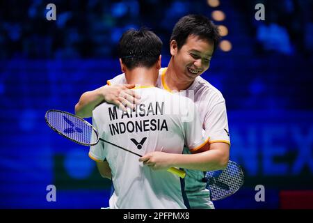 Indonesiens Mohammad Ahsan (links) und Hendra Setiawan in Aktion gegen Chinas Liang Wei Keng und Wang Chang (nicht abgebildet) am 5. Tag der YONEX All England Open Badminton Championships in der Utilita Arena Birmingham. Foto: Samstag, 18. März 2023. Stockfoto