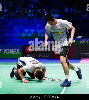 Indonesiens Mohammad Ahsan (links) und Hendra Setiawan in Aktion gegen Chinas Liang Wei Keng und Wang Chang (nicht abgebildet) am 5. Tag der YONEX All England Open Badminton Championships in der Utilita Arena Birmingham. Foto: Samstag, 18. März 2023. Stockfoto