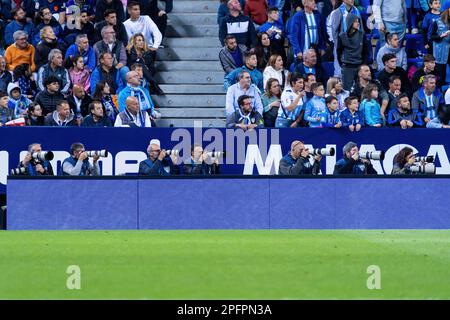 Malaga, Spanien. 17. März 2023. Sportfotografen, die während des Spiels der LaLiga Smartbank zwischen Malaga CF und Levante UD im La Rosaleda Stadion gesehen wurden. Endstand: Malaga CF 0-0 Levante UD (Foto: Francis Gonzalez/SOPA Images/Sipa USA). Gutschrift: SIPA USA/Alamy Live News Stockfoto