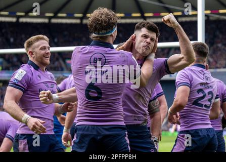 Edinburgh, Großbritannien. 18. März 2023. Blair Kinghorn aus Schottland erzielt seinen 3. Versuch, sich beim Guinness 6 Nations Match im Murrayfield Stadium in Edinburgh einen 26-14. Sieg zu sichern. Der Bildausdruck sollte lauten: Neil Hanna/Sportimage Credit: Sportimage/Alamy Live News Stockfoto