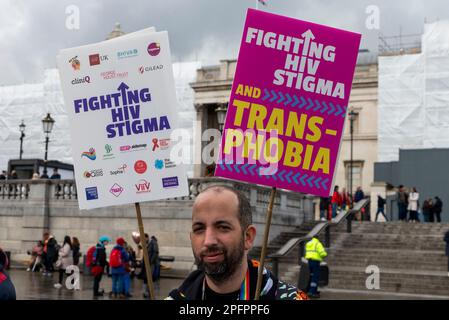 Trafalgar Square, London, Großbritannien. 18. März 2023. In London findet eine Veranstaltung zur Bekämpfung des Stigmas gegen HIV AIDS statt, die auf dem Trafalgar Square stattfindet Stockfoto