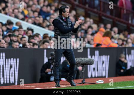 Aston Villa Manager Unai Emery ermutigt sein Team während des Premier League-Spiels Aston Villa gegen Bournemouth im Villa Park, Birmingham, Großbritannien, 18. März 2023 (Foto: Ben Roberts/News Images) Stockfoto