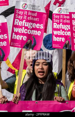 London, Großbritannien. 18. März 2023. In London findet ein internationaler Aktionstag gegen Rassismus statt, an dem sich Demonstranten außerhalb der BBC auf dem Portland Place versammeln. Zu den Protesten gehören der Ruanda-Plan der britischen Regierung, der Nationality and Borders Act sowie mutmaßliche rassistische Deportationen und das feindselige Umfeld Stockfoto