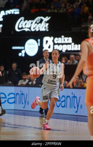 Valencia, Spanien. 18. März 2023. Queralt Casas von Valencia Basket in Aktion während des Euroleague Women 2022/2023 Match P2 zwischen der weiblichen Mannschaft von Valencia Basket und der weiblichen Mannschaft von Schio Familia Basket am Municipal Court Fuente de San Luis. Endstand: Valencia 80:75 Famila Schio. (Foto: German Vidal/SOPA Images/Sipa USA) Guthaben: SIPA USA/Alamy Live News Stockfoto