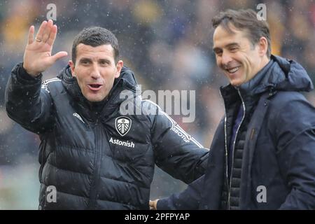 Javi Gracia Manager von Leeds United Waves an die Fans vor dem Premier League-Spiel Wolverhampton Wanderers vs Leeds United in Molineux, Wolverhampton, Großbritannien, 18. März 2023 (Foto: James Heaton/News Images) Stockfoto