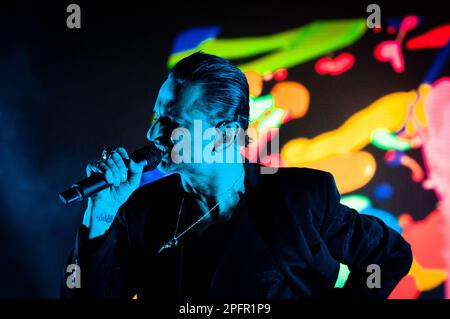 Turin, Italien. 9 Dicembre 2017. Il gruppo Rock Depeche Mode ha suonato dal vivo sul palco dello stadio Pala Alpitour di Torino. Kredit: Andrea Pinna Stockfoto